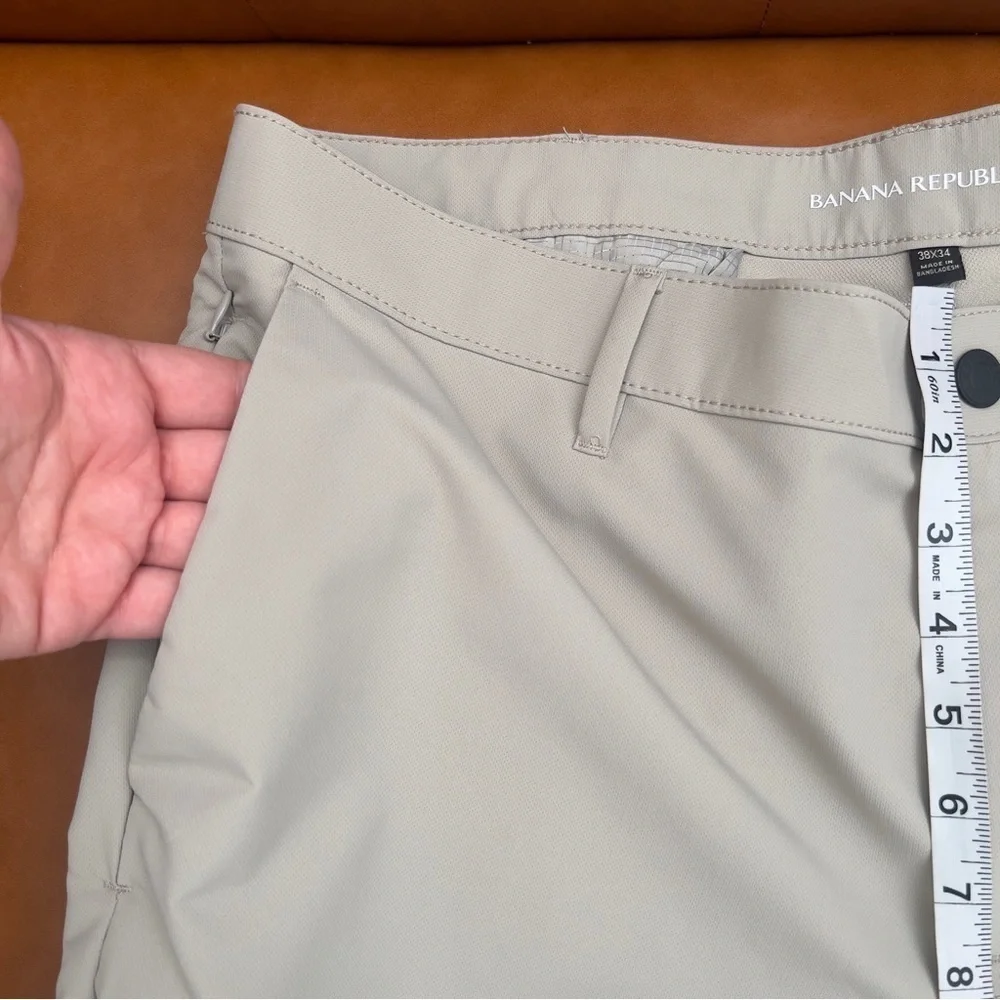 Banana Republic Men’s 38W/32L Gray Flat Front Golf Pants Lightweight Relaxed Fit